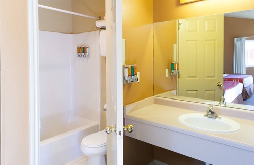 Flagg Ranch Hotel | Headwaters Lodge & Cabins at Flagg Ranch