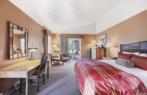 Flagg Ranch Hotel | Headwaters Lodge & Cabins at Flagg Ranch