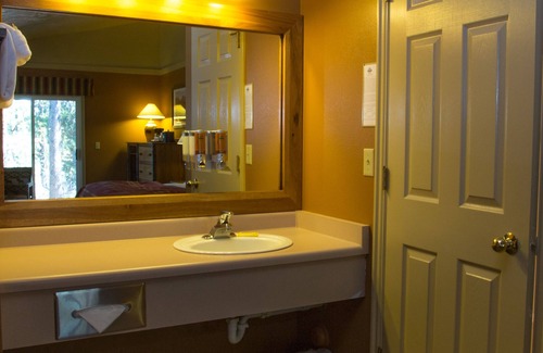 Flagg Ranch Hotel | Headwaters Lodge & Cabins at Flagg Ranch