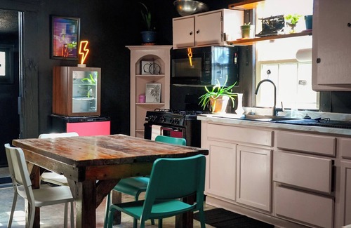 Tupelo House | Heart Break Hotel Rad Bungalow - Rock-n-roll themed 2-bedroom downtown Tupelo.