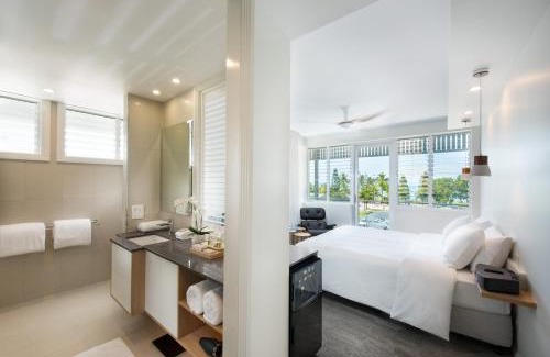 Airlie Beach Hotel | Heart Hotel and Gallery Whitsundays