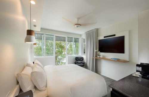 Airlie Beach Hotel | Heart Hotel and Gallery Whitsundays