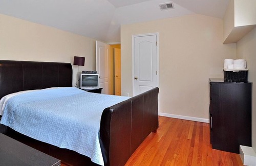 Queens Apartment | HEART OF BAYSIDE, 2bed 2bath with Loft
