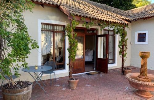 Constantia Apartment | Heart of Constantia - SOLAR POWERED