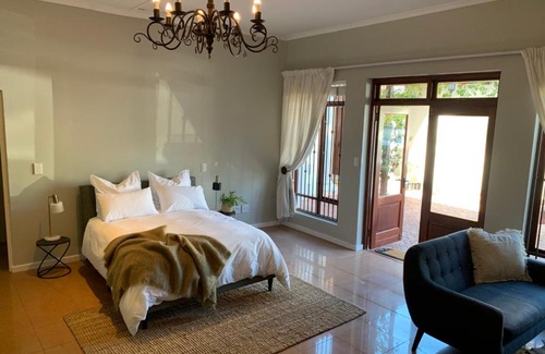 Constantia Apartment | Heart of Constantia - SOLAR POWERED