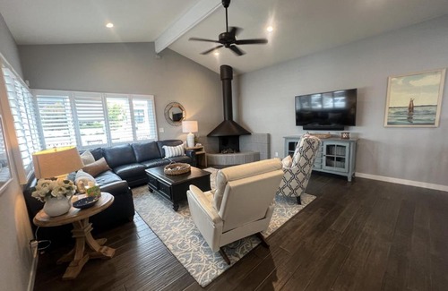 Corona del Mar House | Heart of Corona Del Mar 2 Bed 2 bath gem HUGE Patio and Front yard