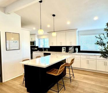 Corona del Mar House | Heart of Corona Del Mar 10 minute walk to beach steps to downtown