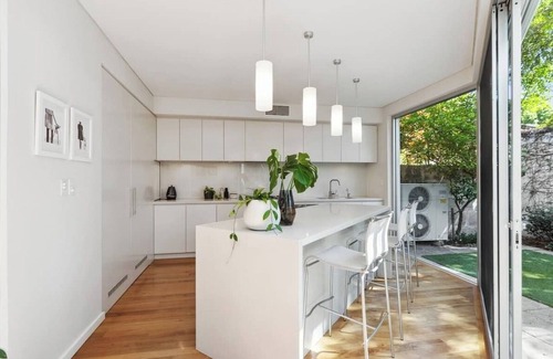 Fremantle House | Heart of Freo Stylish Space with Private Yard in Cul de Sac