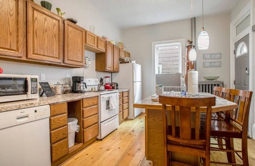 Michigan City Apartment | Heart of Historical Dist.*King*Parking*A/C*#1