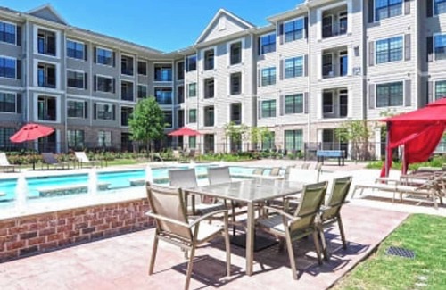 Central Southwest Condo | Heart of houston FREE PARKING MINUTES FROM EVERYTHING
