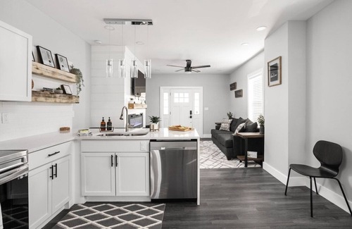 Mapleton/Fall Creek House | Heart of Indy | Sleeps 6 | Modern Home