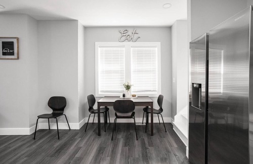 Mapleton/Fall Creek House | Heart of Indy | Sleeps 6 | Modern Home