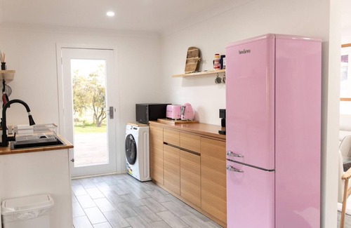 Keinbah House | Heart of Lovedale - Experience our charming pink home in Hunter Valley.