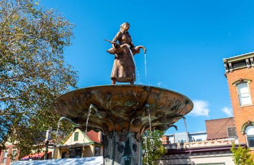 Covington House | Heart of Mainstrasse 2