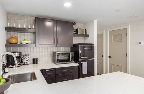 South Scottsdale Apartment | Heart of Old Town Full GYM Walkable to Everything