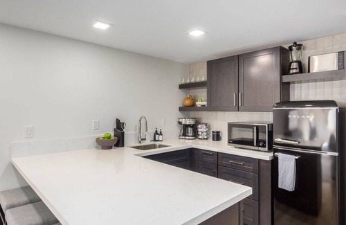 South Scottsdale Apartment | Heart of Old Town Full GYM Walkable to Everything