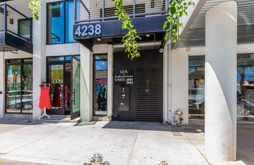 South Scottsdale Apartment | Heart of Old Town Full GYM Walkable to Everything