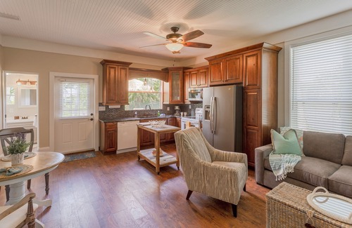 Ozona Apartment | Heart Of Ozona. Bikes Included. Pinellas Trail. Local Seafood and Shops.