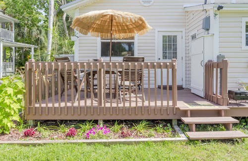 Ozona Apartment | Heart Of Ozona. Bikes Included. Pinellas Trail. Local Seafood and Shops.