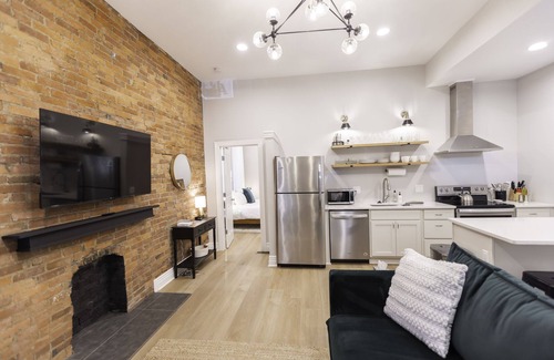 Victorian Village Apartment | Heart of Short North with FREE Parking