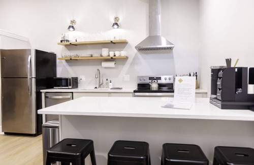 Victorian Village Apartment | Heart of Short North with FREE Parking