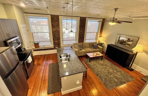 Jackson Ward House | Heart of the Arts District Penthouse - West Broad VCU MCV Prime Downtown!