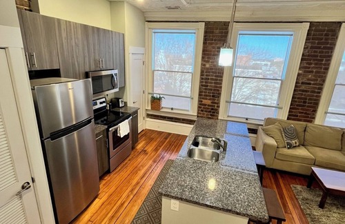 Jackson Ward House | Heart of the Arts District Penthouse - West Broad VCU MCV Prime Downtown!