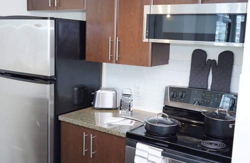 Crosstown Apartment | Heart of the City/Free Parking | Pool | HotTub