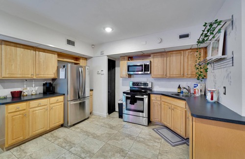 Channel District House | Heart of The City - Main + Studio - Hot Tub