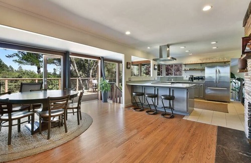 Sebastopol Villa | Heart of the Wine Country Estate 5BR , 14 beds