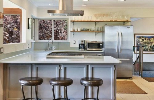 Sebastopol Villa | Heart of the Wine Country Estate 5BR , 14 beds