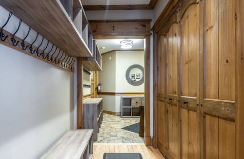 Mont-Tremblant Pedestrian Village Condo | Heart of Tremblant with Pool, Hot Tub and Beach Access