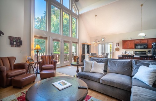 Dahlonega Ski Chalet | Heart of Wine Country - Close to Tasting Rooms and Vineyards