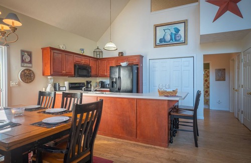 Dahlonega Ski Chalet | Heart of Wine Country - Close to Tasting Rooms and Vineyards