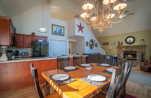 Dahlonega Ski Chalet | Heart of Wine Country - Close to Tasting Rooms and Vineyards