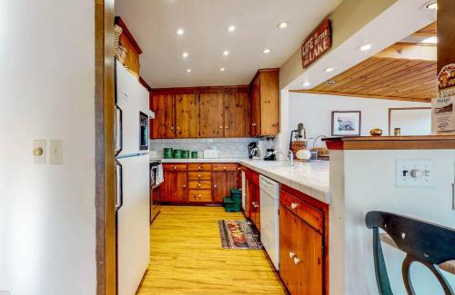 Groveland House | Heart's Desire on the Lake (01-275)