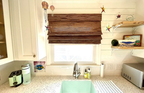 Sunset Beach Cottage | Hearts Ease at Sunset Beach: relax, unwind. get comfortable!