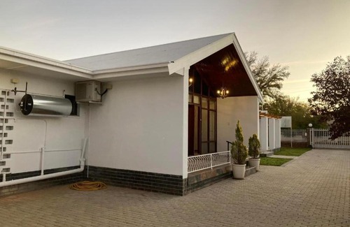 De Aar House | Hearts Haven