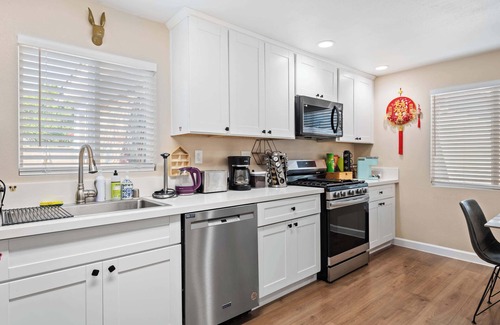 Westmont House | Heartwarming Family Stay 10 Min Walk to Pomona Valley Hospital