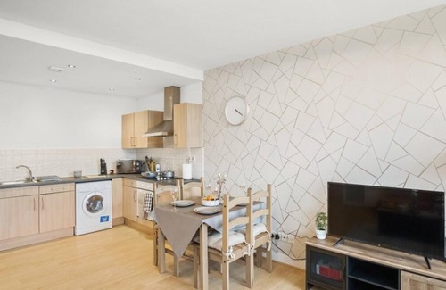 Offerton Apartment | Heartwood Suite