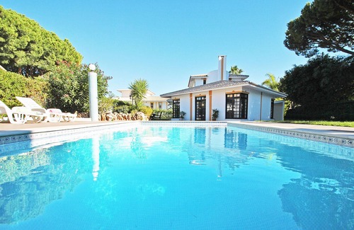 Vale do Garrao Villa | Heatable pool, BBQ & total privacy