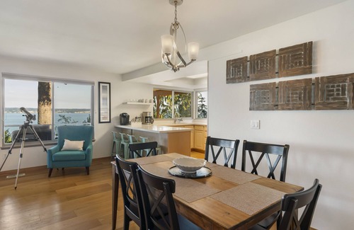 Bells Beach House | Heated Deck! Whale Watching! Stunning Views 3 bed Dog Friendly Home w/Hot Tub ADA