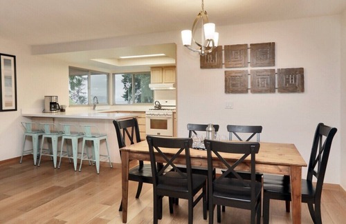 Bells Beach House | Heated Deck! Whale Watching! Stunning Views 3 bed Dog Friendly Home w/Hot Tub ADA
