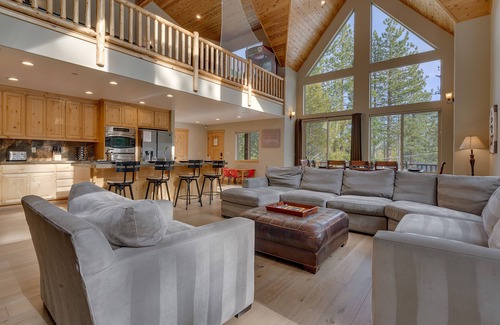 North Upper Truckee House | Heated Indoor Pool, Arcade, Skeeball, Sauna, Foosball, Pool Table, Spa, Grill – Heavenly Escape