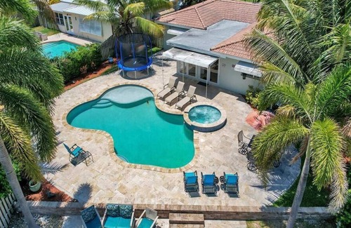 Garden Isles Villa | Heated Jacuzzi &Pool~Waterfront Villa By Beach