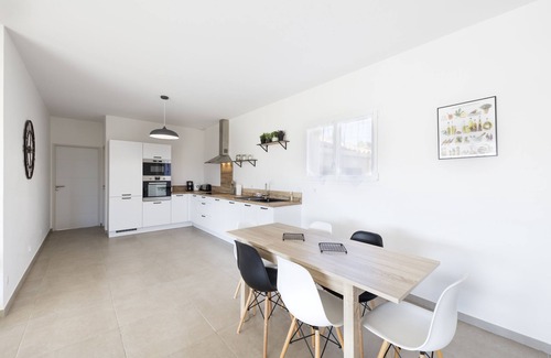 Saint-Saturnin-les-Apt Villa | Heated pool villa