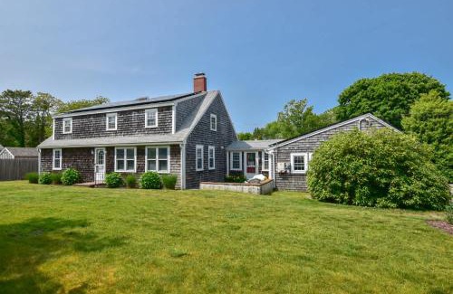 South Harwich House | Heated Pool AC 1 2 Mile to Beach