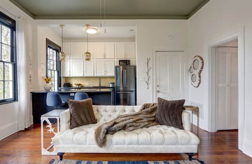 Savannah Victorian District Condo | Heated Pool Access, Luxe Forsyth Condo