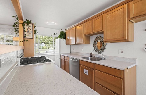 University Hills House | Heated Pool | BBQ | Cabana | Gardens