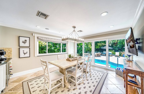 Colee Hammock House | Heated Pool+BBQ! Tropical Serenity+Close To Beach!